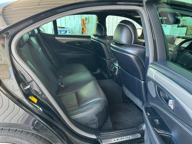 ＬＳ ＬＳ６００ｈ　Ｆスポーツ／八王子直仕入／走行９０８５０ＫＭ／　サンルーフ／黒革シート／衝突被害軽減システム／レーンアシスト／レーダークルコン／ＢＳＭ／純正メーカーナビ／フルセグ／ＢＴ／Ｂカメラ／ＥＴＣ２．０／シートヒーター＆エアコン／ハンドルヒーター／純正ＡＷ（28枚目）