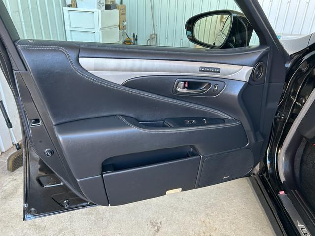ＬＳ ＬＳ６００ｈ　Ｆスポーツ／八王子直仕入／走行９０８５０ＫＭ／　サンルーフ／黒革シート／衝突被害軽減システム／レーンアシスト／レーダークルコン／ＢＳＭ／純正メーカーナビ／フルセグ／ＢＴ／Ｂカメラ／ＥＴＣ２．０／シートヒーター＆エアコン／ハンドルヒーター／純正ＡＷ（32枚目）