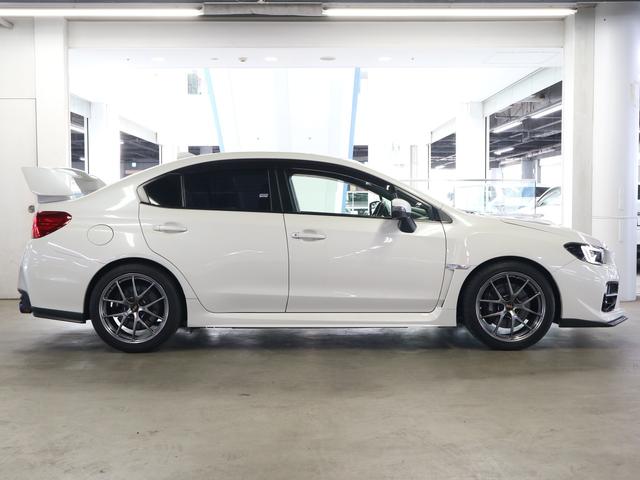 ＷＲＸ ＳＴＩ ＳＴＩ　タイプＳ　４ＷＤ　禁煙車　６速マニュアル　本革シート　ＨＫＳマフラー　メモリー付本革電動シート　シートヒーター　ＢＳＤ　純正ナビ　ＥＴＣ　Ｂｌｕｅｔｏｏｔｈ　フルセグＴＶ　バック・サイドカメラ　大型リヤスポイラー　専用キャリパー　ＢＢＳ１８インチアルミ（9枚目）