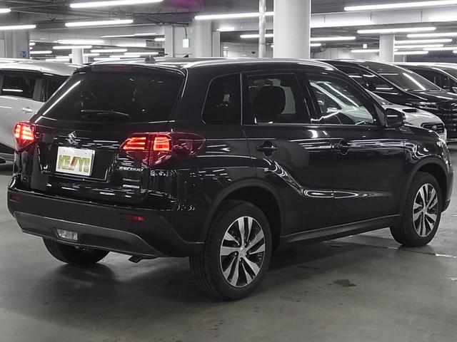 エスクード ベースグレード　４ＷＤ　デュアルセンサーブレーキサポート　車線逸脱警報　ＢＳＭ・ＲＣＴＡ　アダプティブクルーズ　パドルシフト　ＥＴＣ　ケンウッド８型ナビ　シートヒーター　バックカメラ　ＢＴオーディオ　フルセグ　ＬＥＤランプ（3枚目）