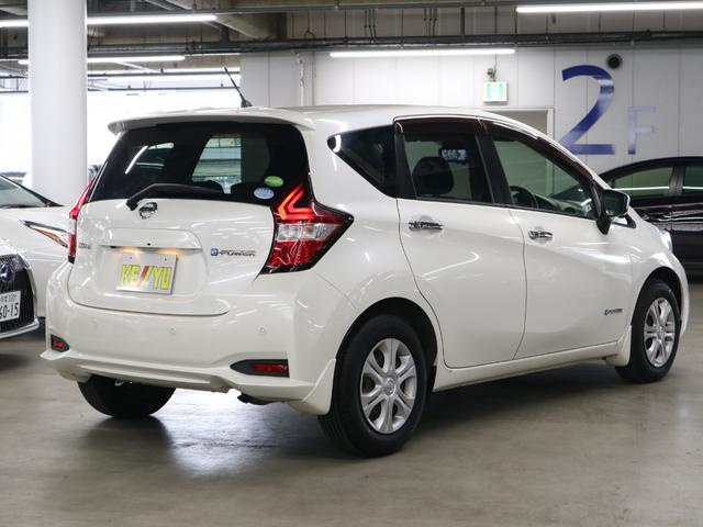 ノート ｅ－パワー　Ｘ　インテリルームミラー　アラウンドビューモニター　エマージェンシーブレーキ　車線逸脱警報　純正ナビ　Ｂｌｕｅｔｏｏｔｈオーディオ　フルセグＴＶ　インテリキー　電動格納ドアミラー　フロント・バックソナー（3枚目）