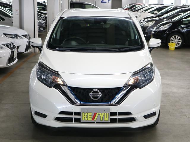 ノート ｅ－パワー　Ｘ　インテリルームミラー　アラウンドビューモニター　エマージェンシーブレーキ　車線逸脱警報　純正ナビ　Ｂｌｕｅｔｏｏｔｈオーディオ　フルセグＴＶ　インテリキー　電動格納ドアミラー　フロント・バックソナー（6枚目）