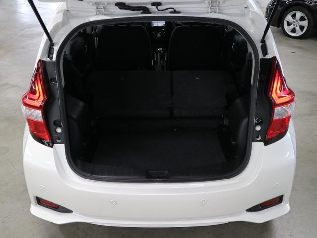ノート ｅ－パワー　Ｘ　インテリルームミラー　アラウンドビューモニター　エマージェンシーブレーキ　車線逸脱警報　純正ナビ　Ｂｌｕｅｔｏｏｔｈオーディオ　フルセグＴＶ　インテリキー　電動格納ドアミラー　フロント・バックソナー（16枚目）