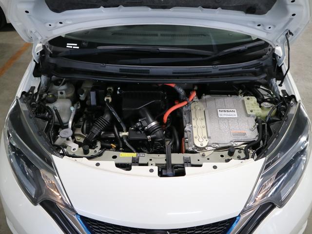 ノート ｅ－パワー　Ｘ　インテリルームミラー　アラウンドビューモニター　エマージェンシーブレーキ　車線逸脱警報　純正ナビ　Ｂｌｕｅｔｏｏｔｈオーディオ　フルセグＴＶ　インテリキー　電動格納ドアミラー　フロント・バックソナー（21枚目）