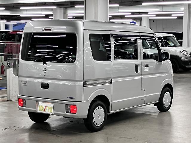 ＮＶ１００クリッパーバン ＧＸターボ　ハイルーフ　エマージェンシーブレーキ　車線逸脱警報　パーキングセンサー　純正ナビ　Ｂｌｕｅｔｏｏｔｈオーディオ　フルセグＴＶ　ＣＤ　ＥＴＣ　オーバーヘッドシェルフ　電動格納ミラー　パワーウインドウ　ドアバイザー（3枚目）