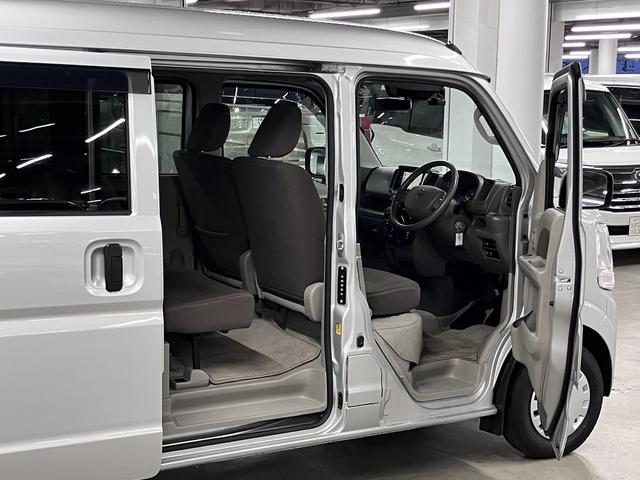 ＮＶ１００クリッパーバン ＧＸターボ　ハイルーフ　エマージェンシーブレーキ　車線逸脱警報　パーキングセンサー　純正ナビ　Ｂｌｕｅｔｏｏｔｈオーディオ　フルセグＴＶ　ＣＤ　ＥＴＣ　オーバーヘッドシェルフ　電動格納ミラー　パワーウインドウ　ドアバイザー（12枚目）