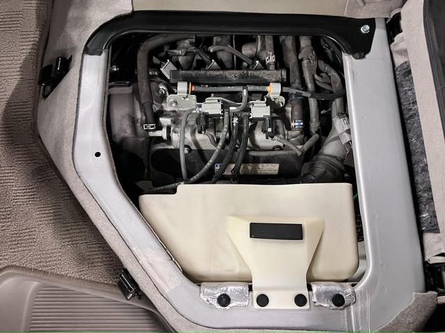 ＮＶ１００クリッパーバン ＧＸターボ　ハイルーフ　エマージェンシーブレーキ　車線逸脱警報　パーキングセンサー　純正ナビ　Ｂｌｕｅｔｏｏｔｈオーディオ　フルセグＴＶ　ＣＤ　ＥＴＣ　オーバーヘッドシェルフ　電動格納ミラー　パワーウインドウ　ドアバイザー（21枚目）