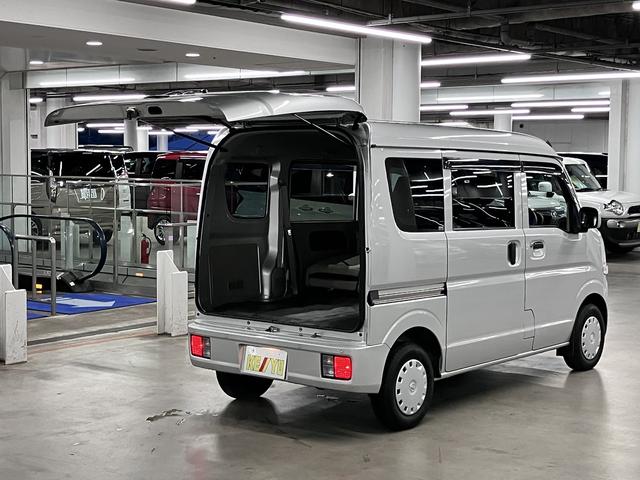 ＮＶ１００クリッパーバン ＧＸターボ　ハイルーフ　エマージェンシーブレーキ　車線逸脱警報　パーキングセンサー　純正ナビ　Ｂｌｕｅｔｏｏｔｈオーディオ　フルセグＴＶ　ＣＤ　ＥＴＣ　オーバーヘッドシェルフ　電動格納ミラー　パワーウインドウ　ドアバイザー（26枚目）