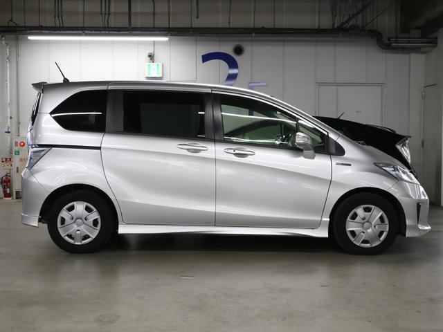 フリードハイブリッド ジャストセレクション 両側電動スライドドア 純正ナビ バックカメラ Bluetoothオーディオ フルセグTV CD・DVD ETC クルーズコントロール オートエアコン スマートキー HIDライト 記録簿・取扱説明書有(9枚目)