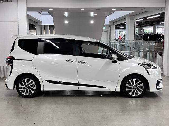 シエンタ Ｇ　モデリスタフルエアロ　セーフティセンス　両側電動スライドドア　純正ナビ　バックカメラ　ＢＴオーディオ　フルセグＴＶ　ＣＤ・ＤＶＤ　ＥＴＣ　オートエアコン　ＬＥＤライト　純正１６ＡＷ　スマートキー　スペアキー・記録簿・取扱書（9枚目）