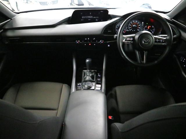 ＭＡＺＤＡ３ファストバック ２０Ｓプロアクティブ　衝突軽減ブレーキ　レーダークルーズ　車線逸脱警報　ＨＵＤ　マツダコネクト　バックカメラ　Ｂｌｕｅｔｏｏｔｈオーディオ　ＥＴＣ　パドルシフト　パーキングセンサー　ＬＥＤライト　純正１８ＡＷ　スペアキー有（4枚目）