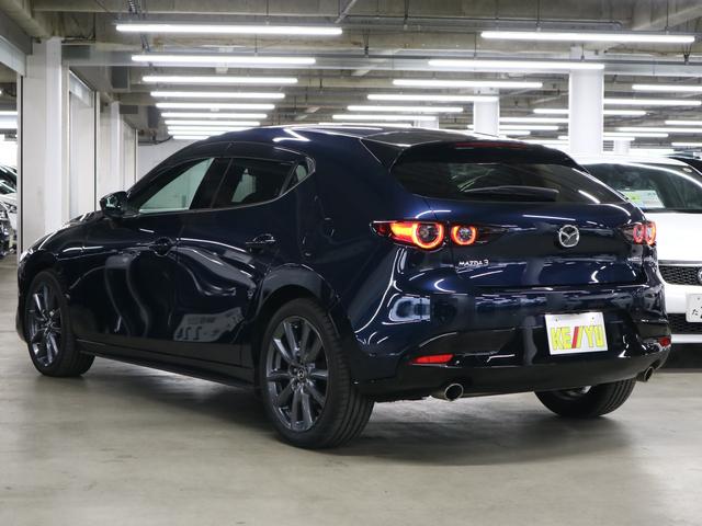 ＭＡＺＤＡ３ファストバック ２０Ｓプロアクティブ　衝突軽減ブレーキ　レーダークルーズ　車線逸脱警報　ＨＵＤ　マツダコネクト　バックカメラ　Ｂｌｕｅｔｏｏｔｈオーディオ　ＥＴＣ　パドルシフト　パーキングセンサー　ＬＥＤライト　純正１８ＡＷ　スペアキー有（8枚目）