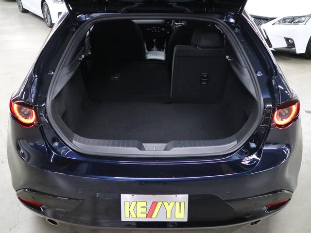 ＭＡＺＤＡ３ファストバック ２０Ｓプロアクティブ　衝突軽減ブレーキ　レーダークルーズ　車線逸脱警報　ＨＵＤ　マツダコネクト　バックカメラ　Ｂｌｕｅｔｏｏｔｈオーディオ　ＥＴＣ　パドルシフト　パーキングセンサー　ＬＥＤライト　純正１８ＡＷ　スペアキー有（27枚目）