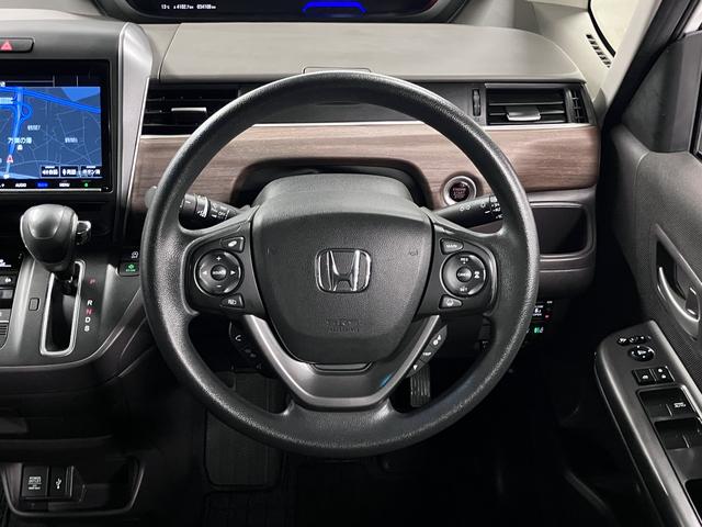 フリード G・ホンダセンシング ワンオーナー 後席モニター 純正9インチナビ 両側電動スライド 衝突軽減ブレーキ アダプティブクルーズ レーンキープ ETC バックカメラ BTオーディオ フルセグ CD・DVD USB LEDライト スマートキー(11枚目)