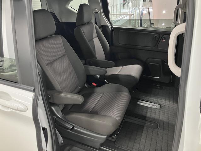 フリード G・ホンダセンシング ワンオーナー 後席モニター 純正9インチナビ 両側電動スライド 衝突軽減ブレーキ アダプティブクルーズ レーンキープ ETC バックカメラ BTオーディオ フルセグ CD・DVD USB LEDライト スマートキー(13枚目)