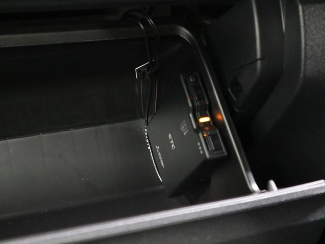 ハイエースバン スーパーGL ダークプライムII ディーゼルターボ レンタカーアップ パノラミックビュー セーフティセンス ETC 両側パワースライド ストラーダナビ CD・DVD BTオーディオ フルセグ スマートキー AC100V パーキングセンサー LEDランプ(19枚目)