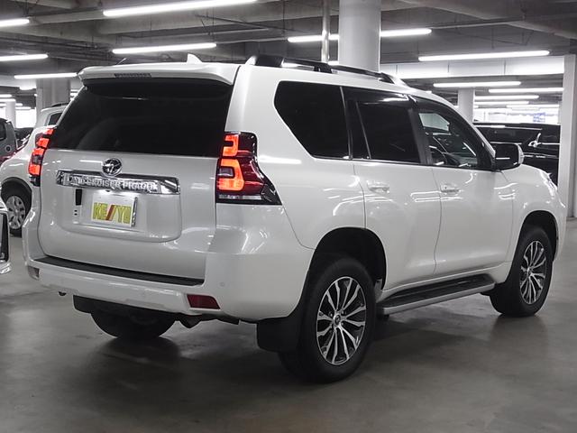 ランドクルーザープラド TX Lパッケージ 4WD 7人乗り ムーンルーフ T-コネクトナビ マルチテレインモニター BSM ソナー 本革シート シートベンチレーション ETC2.0 ブルーレイ BTオーディオ フルセグTV 電格サードシート LEDライト オプション19AW(3枚目)