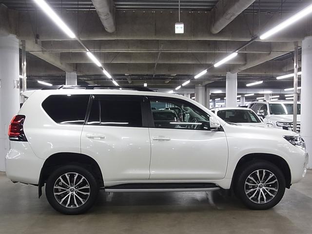 ランドクルーザープラド TX Lパッケージ 4WD 7人乗り ムーンルーフ T-コネクトナビ マルチテレインモニター BSM ソナー 本革シート シートベンチレーション ETC2.0 ブルーレイ BTオーディオ フルセグTV 電格サードシート LEDライト オプション19AW(9枚目)