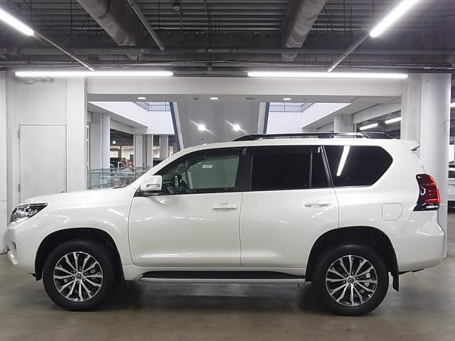 ランドクルーザープラド TX Lパッケージ 4WD 7人乗り ムーンルーフ T-コネクトナビ マルチテレインモニター BSM ソナー 本革シート シートベンチレーション ETC2.0 ブルーレイ BTオーディオ フルセグTV 電格サードシート LEDライト オプション19AW(10枚目)