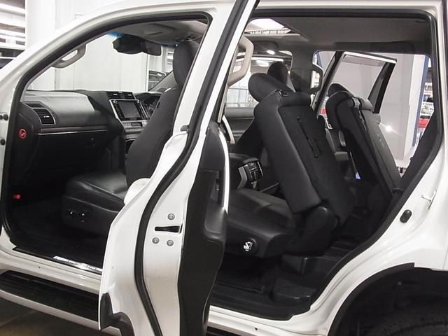 ランドクルーザープラド TX Lパッケージ 4WD 7人乗り ムーンルーフ T-コネクトナビ マルチテレインモニター BSM ソナー 本革シート シートベンチレーション ETC2.0 ブルーレイ BTオーディオ フルセグTV 電格サードシート LEDライト オプション19AW(24枚目)