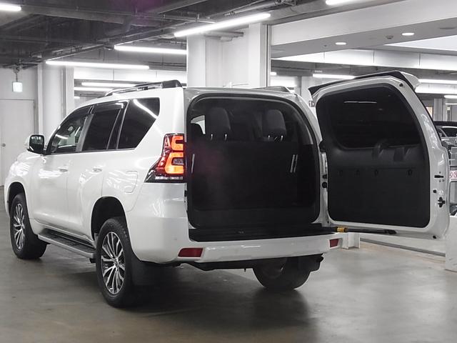 ランドクルーザープラド TX Lパッケージ 4WD 7人乗り ムーンルーフ T-コネクトナビ マルチテレインモニター BSM ソナー 本革シート シートベンチレーション ETC2.0 ブルーレイ BTオーディオ フルセグTV 電格サードシート LEDライト オプション19AW(25枚目)