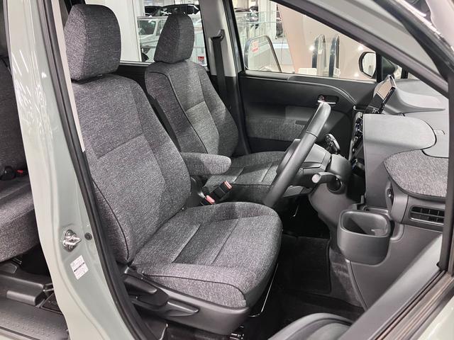 シエンタ ハイブリッドＺ　ワンオーナー　パノラミックビュー　ＢＳＭ・ＰＫＳＢ　純正１０．５インチディスプレイオーディオＰｌｕｓ＆ナビ　セーフティセンス　ＥＴＣ　両側パワースライドドア　ＢＴオーディオ　スマートキー　ＡＣ１００Ｖ　ＬＥＤランプ（13枚目）