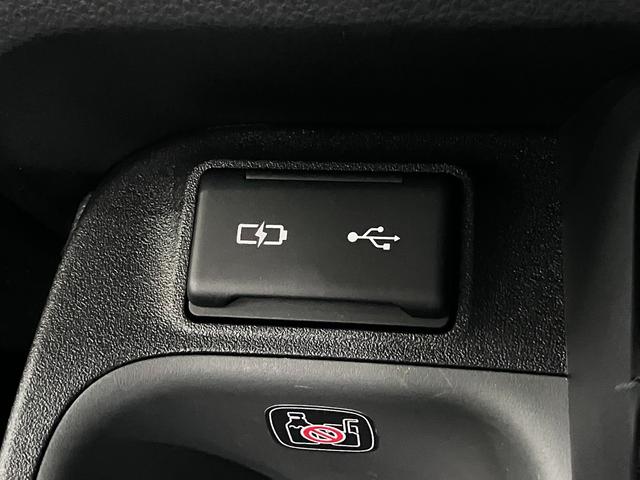 シエンタ ハイブリッドＺ　ワンオーナー　パノラミックビュー　ＢＳＭ・ＰＫＳＢ　純正１０．５インチディスプレイオーディオＰｌｕｓ＆ナビ　セーフティセンス　ＥＴＣ　両側パワースライドドア　ＢＴオーディオ　スマートキー　ＡＣ１００Ｖ　ＬＥＤランプ（36枚目）