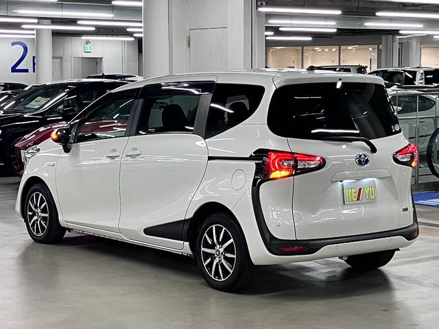 シエンタ ハイブリッドＧ　クエロ　パノラミックビューモニター　フリップダウンモニター　シート・ステアヒーター　純正９インチナビ　セーフティセンス　ＥＴＣ　両側パワースライド　ＢＴオーディオ　クルコン　クリアランスソナー　ＬＥＤランプ（8枚目）