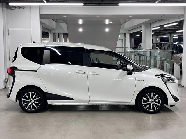 シエンタ ハイブリッドＧ　クエロ　パノラミックビューモニター　フリップダウンモニター　シート・ステアヒーター　純正９インチナビ　セーフティセンス　ＥＴＣ　両側パワースライド　ＢＴオーディオ　クルコン　クリアランスソナー　ＬＥＤランプ（9枚目）