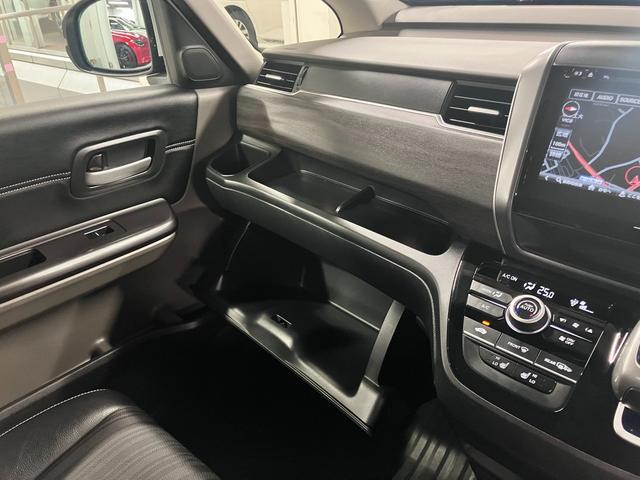 フリード+ハイブリッド ハイブリッドEX 寒冷地仕様 衝突軽減ブレーキ 車線逸脱警報 アダプティブクルーズ ETC 両側パワースライド シートヒーター 純正ナビ バックカメラ BTオーディオ フルセグTV USB端子 スマートキー LEDランプ 15AW(40枚目)