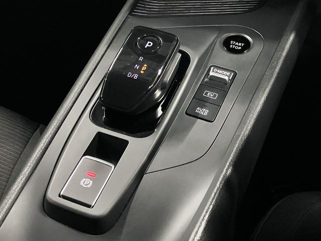 ノート e-POWER S 衝突軽減ブレーキ 車線逸脱警報 クリアランスソナー 純正ナビ ETC Bluetoothオーディオ フルセグTV CD再生 USB端子 オートブレーキホールド インテリキー スペアキー・取説・記録簿有(18枚目)