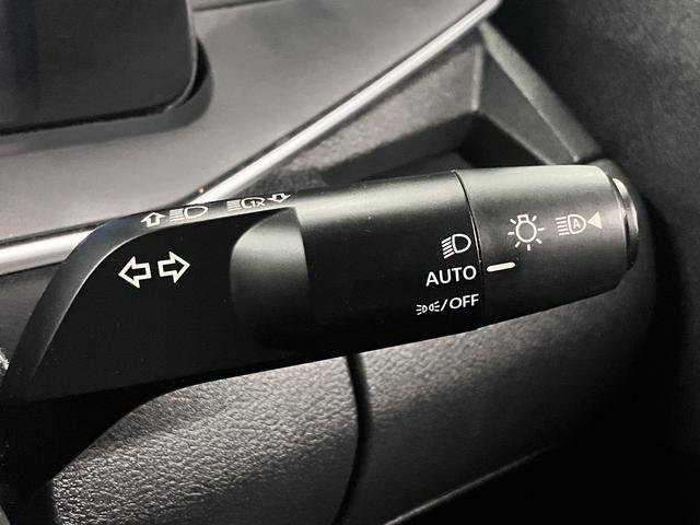 ノート e-POWER S 衝突軽減ブレーキ 車線逸脱警報 クリアランスソナー 純正ナビ ETC Bluetoothオーディオ フルセグTV CD再生 USB端子 オートブレーキホールド インテリキー スペアキー・取説・記録簿有(40枚目)