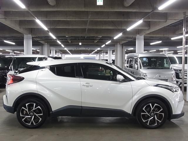 C-HR G-T 4WD ターボ セーフティセンス BSM シートヒーター ハーフレザーシート カロッツェリアナビ バックカメラ BTオーディオ フルセグTV CD・DVD ETC LEDライト 純正18AW スマートキー 記録簿有(9枚目)