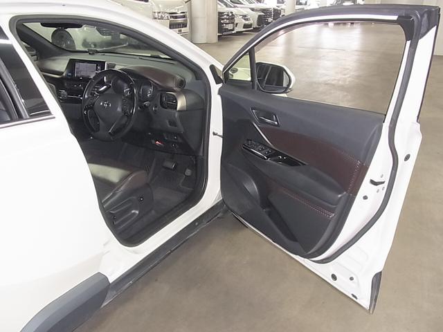 C-HR G-T 4WD ターボ セーフティセンス BSM シートヒーター ハーフレザーシート カロッツェリアナビ バックカメラ BTオーディオ フルセグTV CD・DVD ETC LEDライト 純正18AW スマートキー 記録簿有(12枚目)