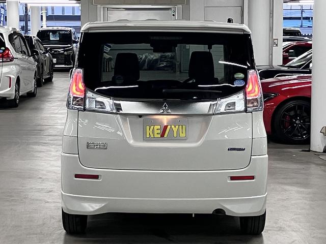 デリカD:2 ハイブリッドSZ ナビパッケージ 純正フルエアロ 衝突軽減ブレーキ 車線逸脱警報 全方位モニター付メモリーナビ シートヒーター 両側電動スライド BTオーディオ フルセグTV ETC クルコン 後席テーブル&サンシェード スマートキー HIDライト(7枚目)