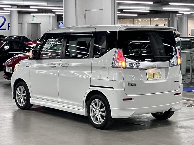 デリカD:2 ハイブリッドSZ ナビパッケージ 純正フルエアロ 衝突軽減ブレーキ 車線逸脱警報 全方位モニター付メモリーナビ シートヒーター 両側電動スライド BTオーディオ フルセグTV ETC クルコン 後席テーブル&サンシェード スマートキー HIDライト(8枚目)