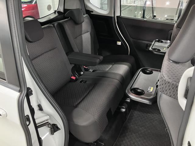 デリカD:2 ハイブリッドSZ ナビパッケージ 純正フルエアロ 衝突軽減ブレーキ 車線逸脱警報 全方位モニター付メモリーナビ シートヒーター 両側電動スライド BTオーディオ フルセグTV ETC クルコン 後席テーブル&サンシェード スマートキー HIDライト(14枚目)