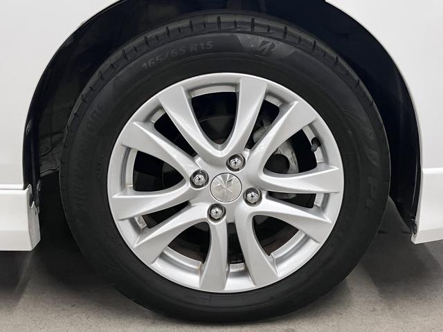 デリカD:2 ハイブリッドSZ ナビパッケージ 純正フルエアロ 衝突軽減ブレーキ 車線逸脱警報 全方位モニター付メモリーナビ シートヒーター 両側電動スライド BTオーディオ フルセグTV ETC クルコン 後席テーブル&サンシェード スマートキー HIDライト(52枚目)