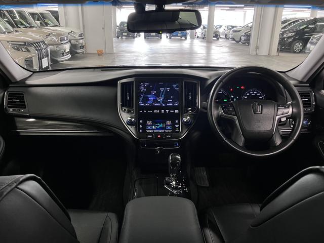 クラウンハイブリッド アスリートS アドバンスト&レザーシート&ドラサポパッケージ ムーンルーフ 衝突軽減ブレーキ レーダークルーズ ソナー 本革電動シート シートベンチレーション ステアヒーター 純正8型ナビ バックカメラ BTオーディオ フルセグ CDDVD ETC OP18AW(4枚目)