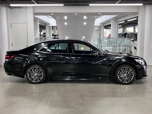 クラウンハイブリッド アスリートS アドバンスト&レザーシート&ドラサポパッケージ ムーンルーフ 衝突軽減ブレーキ レーダークルーズ ソナー 本革電動シート シートベンチレーション ステアヒーター 純正8型ナビ バックカメラ BTオーディオ フルセグ CDDVD ETC OP18AW(9枚目)