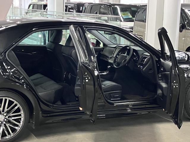 クラウンハイブリッド アスリートS アドバンスト&レザーシート&ドラサポパッケージ ムーンルーフ 衝突軽減ブレーキ レーダークルーズ ソナー 本革電動シート シートベンチレーション ステアヒーター 純正8型ナビ バックカメラ BTオーディオ フルセグ CDDVD ETC OP18AW(12枚目)