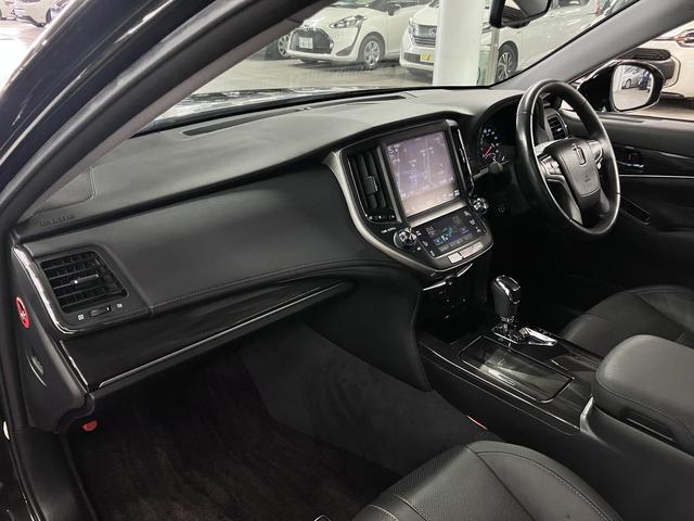 クラウンハイブリッド アスリートS アドバンスト&レザーシート&ドラサポパッケージ ムーンルーフ 衝突軽減ブレーキ レーダークルーズ ソナー 本革電動シート シートベンチレーション ステアヒーター 純正8型ナビ バックカメラ BTオーディオ フルセグ CDDVD ETC OP18AW(23枚目)