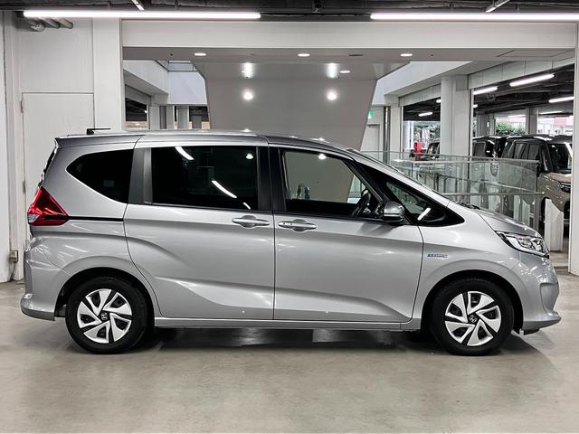フリード+ハイブリッド ハイブリッドG・ホンダセンシング ワンオーナー 衝突軽減ブレーキ 車線逸脱警報 アダプティブクルーズ ETC 両側パワースライド 純正ディスプレイオーディオ バックカメラ CD再生 TV USB端子 オートエアコン 電動格納ドアミラー LEDランプ(9枚目)