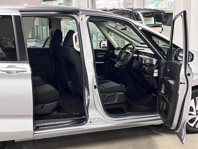 フリード+ハイブリッド ハイブリッドG・ホンダセンシング ワンオーナー 衝突軽減ブレーキ 車線逸脱警報 アダプティブクルーズ ETC 両側パワースライド 純正ディスプレイオーディオ バックカメラ CD再生 TV USB端子 オートエアコン 電動格納ドアミラー LEDランプ(12枚目)