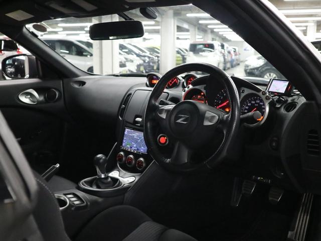 フェアレディZ バージョンS 6速マニュアル ストラーダナビ バックカメラ CD・DVD再生 Bluetoothオーディオ フルセグTV ETC インテリキー オートエアコン 電動格納ドアミラー HIDランプ 純正19AW&キャリパー スペアキー(4枚目)