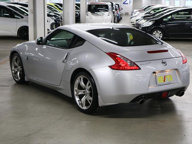 フェアレディZ バージョンS 6速マニュアル ストラーダナビ バックカメラ CD・DVD再生 Bluetoothオーディオ フルセグTV ETC インテリキー オートエアコン 電動格納ドアミラー HIDランプ 純正19AW&キャリパー スペアキー(8枚目)