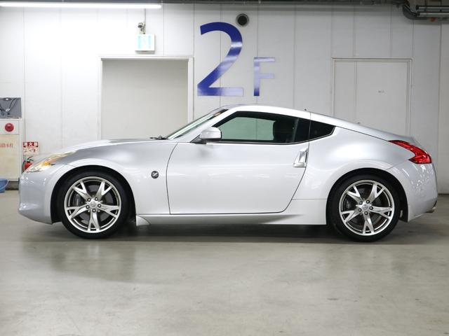 フェアレディZ バージョンS 6速マニュアル ストラーダナビ バックカメラ CD・DVD再生 Bluetoothオーディオ フルセグTV ETC インテリキー オートエアコン 電動格納ドアミラー HIDランプ 純正19AW&キャリパー スペアキー(10枚目)