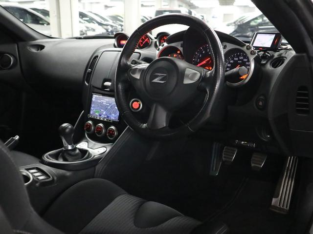 フェアレディZ バージョンS 6速マニュアル ストラーダナビ バックカメラ CD・DVD再生 Bluetoothオーディオ フルセグTV ETC インテリキー オートエアコン 電動格納ドアミラー HIDランプ 純正19AW&キャリパー スペアキー(11枚目)