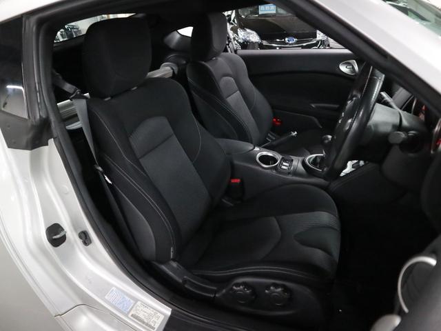 フェアレディZ バージョンS 6速マニュアル ストラーダナビ バックカメラ CD・DVD再生 Bluetoothオーディオ フルセグTV ETC インテリキー オートエアコン 電動格納ドアミラー HIDランプ 純正19AW&キャリパー スペアキー(13枚目)