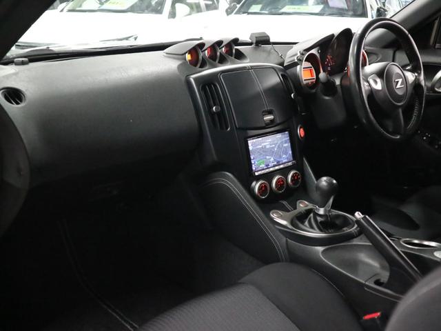 フェアレディZ バージョンS 6速マニュアル ストラーダナビ バックカメラ CD・DVD再生 Bluetoothオーディオ フルセグTV ETC インテリキー オートエアコン 電動格納ドアミラー HIDランプ 純正19AW&キャリパー スペアキー(15枚目)